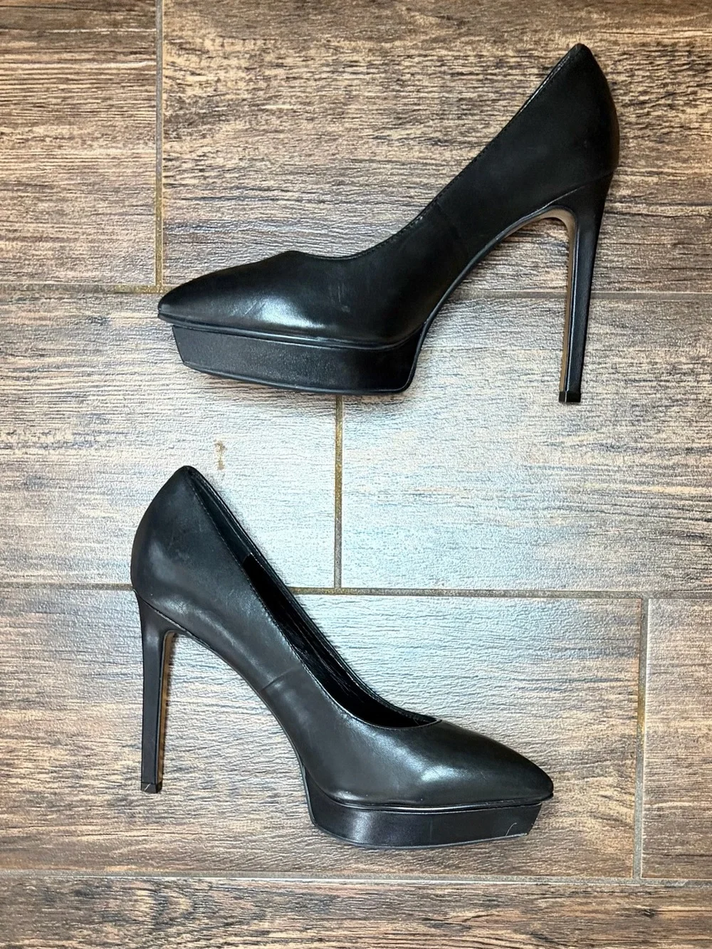 Jennifer Lopez sleek black